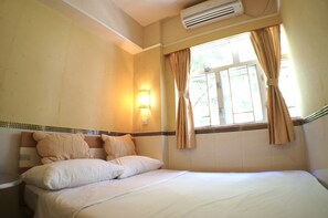 In-room safe, desk, free WiFi - Rent-a-Room Hong Kong (Kowloon)