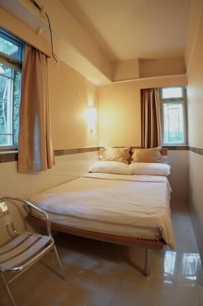 In-room safe, desk, free WiFi - Rent-a-Room Hong Kong (Kowloon)