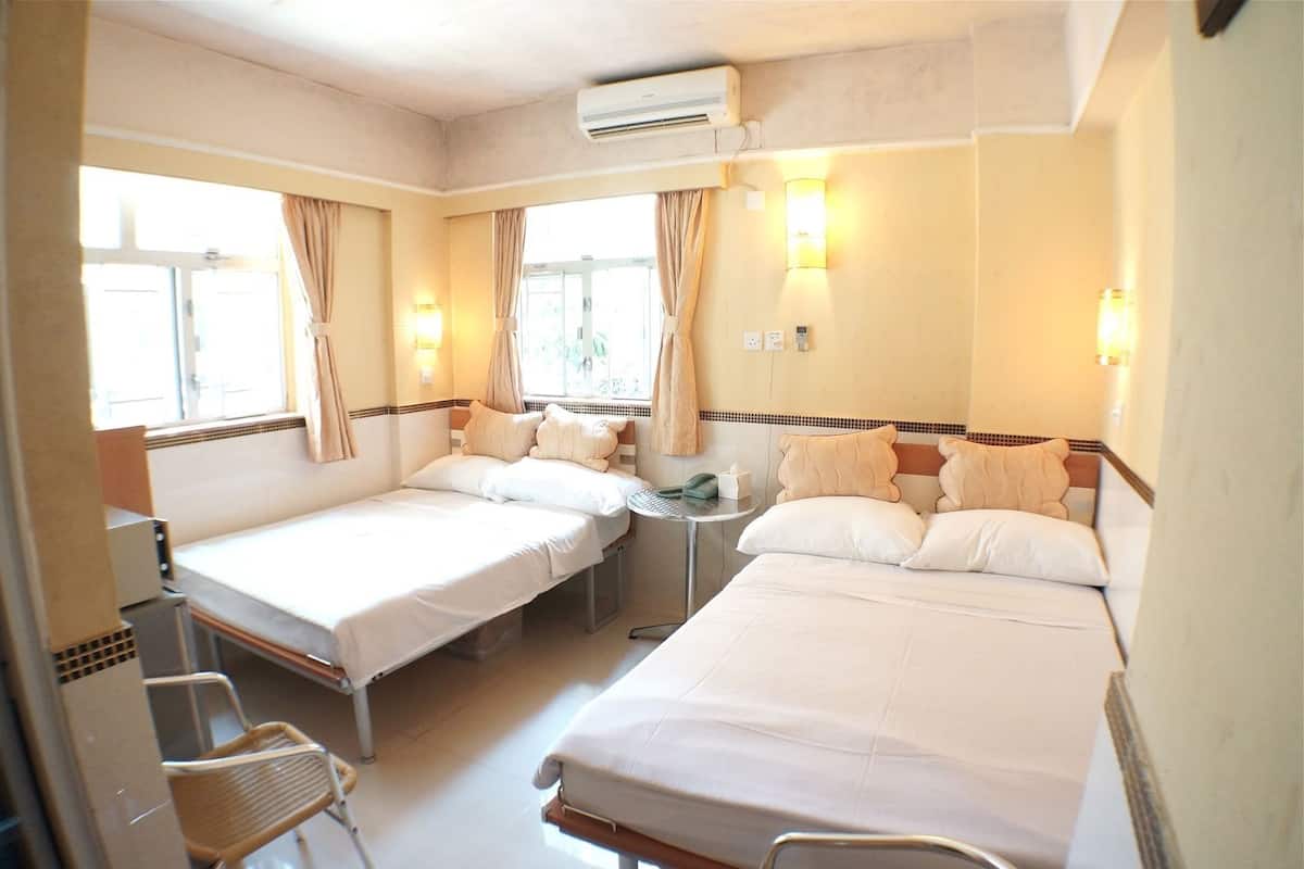In-room safe, desk, free WiFi
