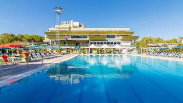 2 outdoor pools, an infinity pool, sun loungers