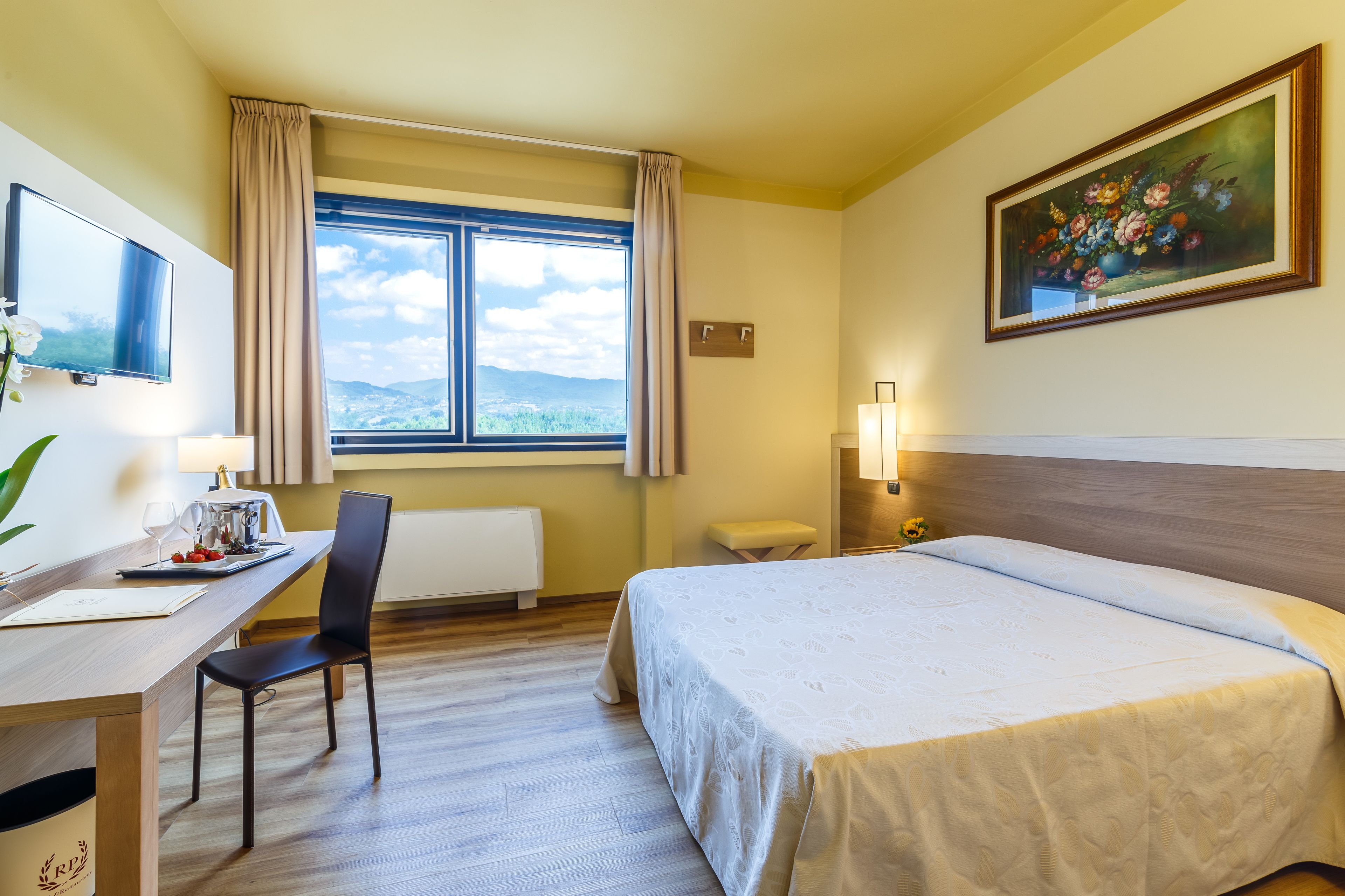 premium bedding, minibar, desk, soundproofing