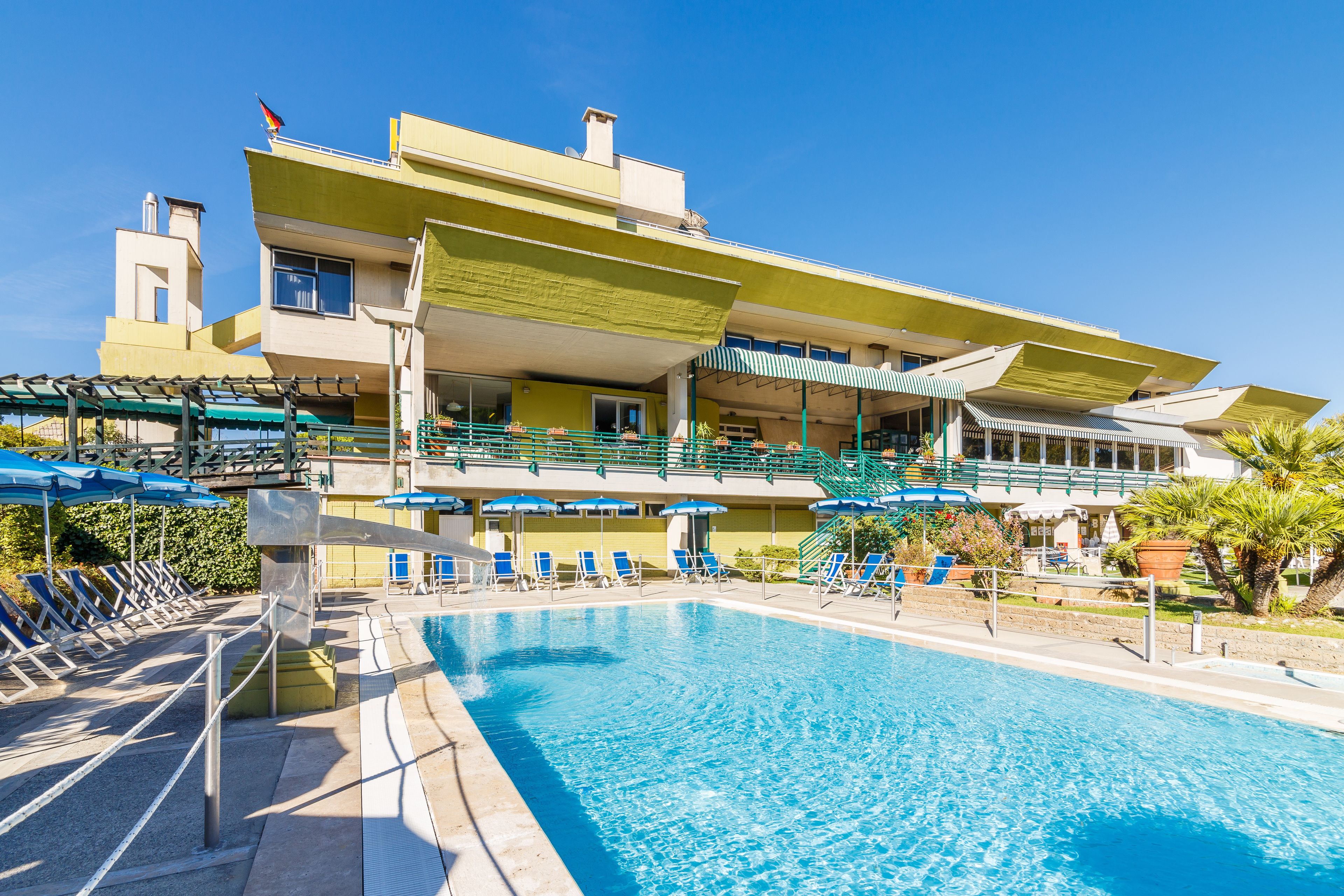 2 outdoor pools, an infinity pool, pool loungers