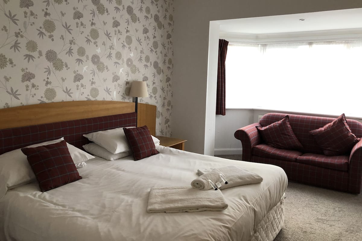 Classic Twin Room | 1 bedroom, in-room safe, iron/ironing board, cribs (surcharge)