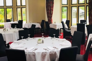 Lunsj og middag serveres