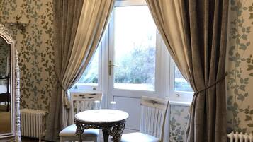 1 bedroom, in-room safe, individually decorated, iron/ironing board