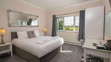 1 bedroom, in-room safe, individually decorated, iron/ironing board