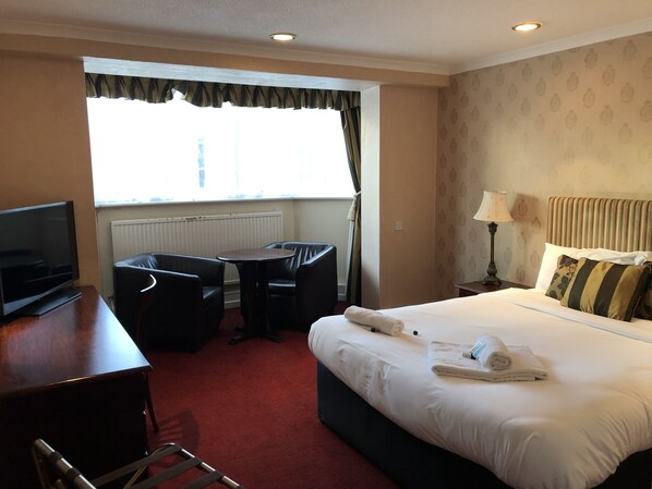 Chambre supérieure double | 1 chambre, coffre-fort, décor unique, fer et planche à repasser