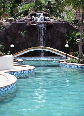Indoor pool, outdoor pool, sun loungers - Royal Woods Resort (Ashmore)