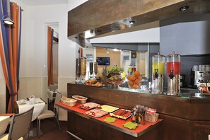 Daily continental breakfast (EUR 10 per person)