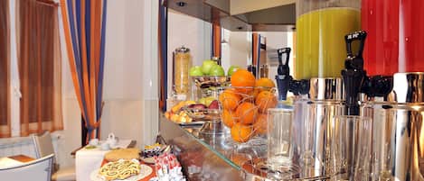 Petit déjeuner continental (10 EUR par personne)