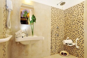 Shower, free toiletries, hair dryer, bidet - Hotel Scott House Rome (Rome)