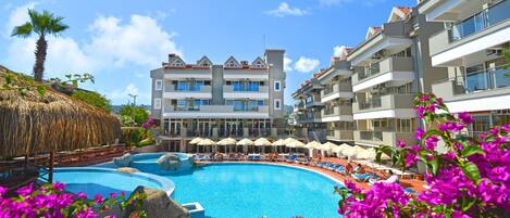 Outdoor pool, pool umbrellas, sun loungers
