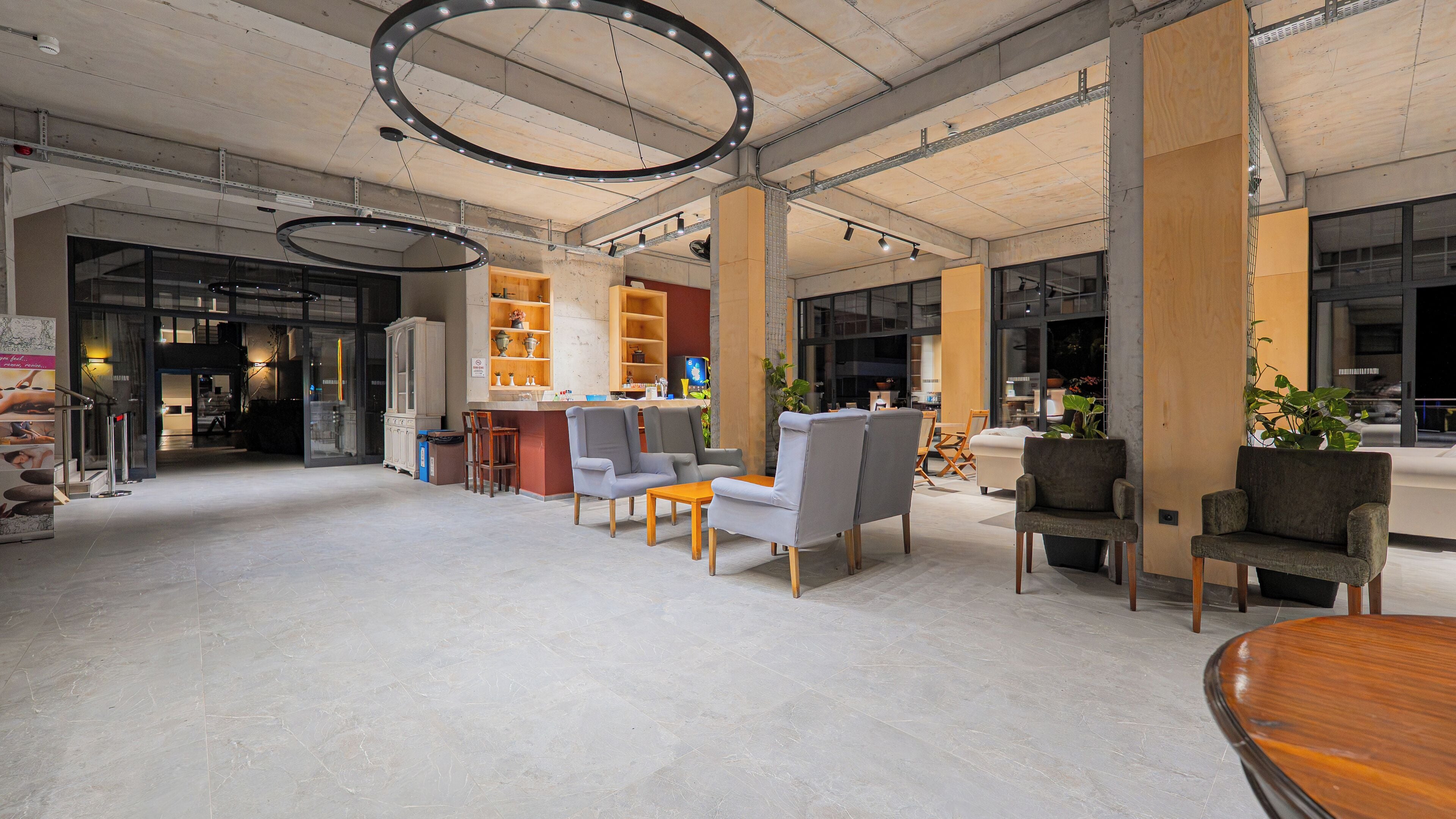 2 bars/lounges, poolside bar