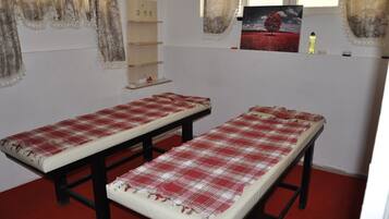 Sauna, Turkish bath/hammam, massage/treatment rooms