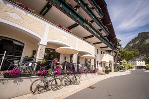 Front of property - Rennrad- & Triathlonhotel Jakob (Fuschl am See)