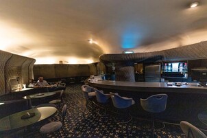 Kahvaltı, öğle yemeği ve akşam yemeği sunulur 