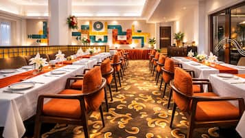 Phục vụ bữa sáng, bữa trưa và bữa tối