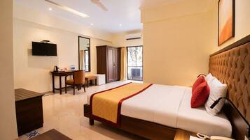 Executive Double or Twin Room | In-room safe, individually furnished, desk, blackout drapes