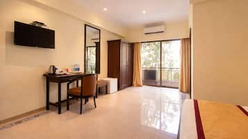 Executive Double or Twin Room | In-room safe, individually furnished, desk, blackout curtains