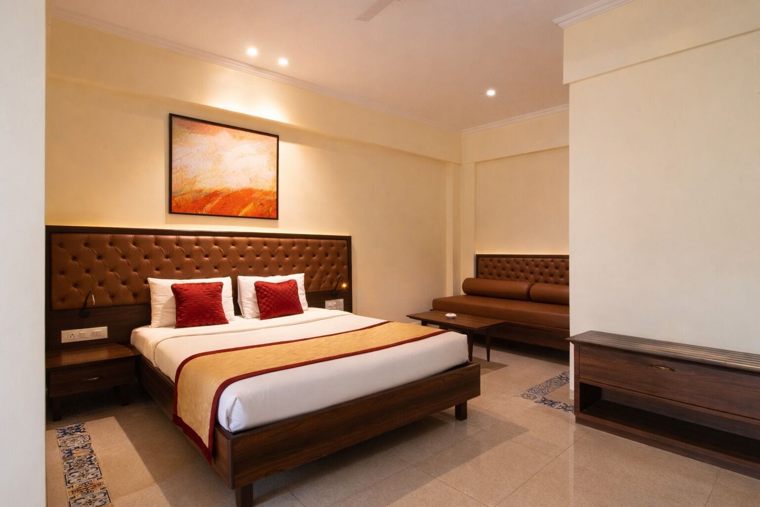 Deluxe Room | Safe på rommet, individuelt innredet, skrivebord og blendingsgardiner