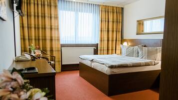 Standard-Doppelzimmer, 1 Queen-Bett | 1 Schlafzimmer, Minibar, Zimmersafe, individuell dekoriert