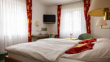 Comfort tweepersoonskamer | Een kluis op de kamer, een bureau, geluiddichte muren, gratis wifi