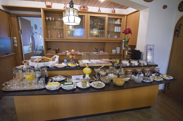 Desayuno bufé gratuito y diario