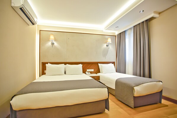 Egyptian cotton sheets, premium bedding, minibar, in-room safe - Sogut Hotel Old City (Istanbul)