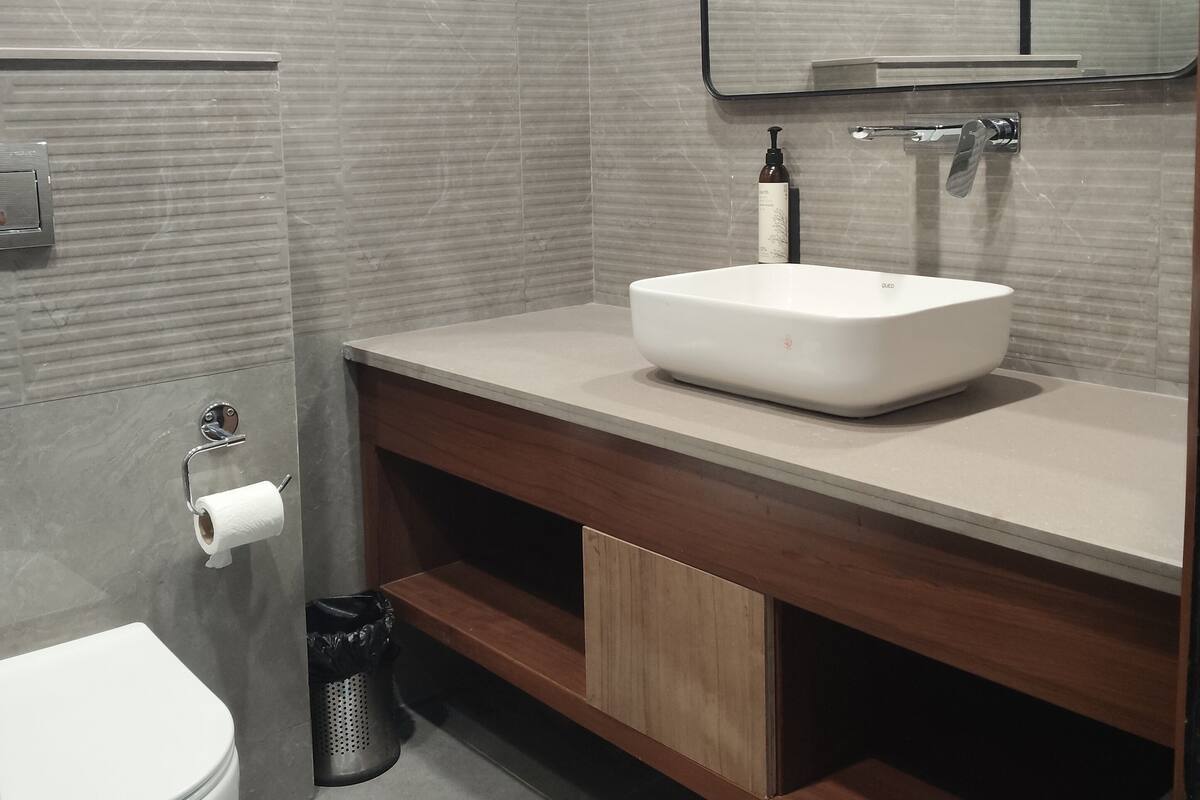 Basic Room, 1 Queen Bed, No Windows | Bathroom | Shower, free toiletries, hair dryer (on request), towels