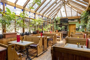 Dinner served, Irish cuisine - The Uppercross House Hotel (Dublin)