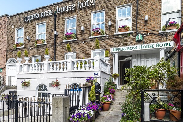 Exterior - The Uppercross House Hotel (Dublin)