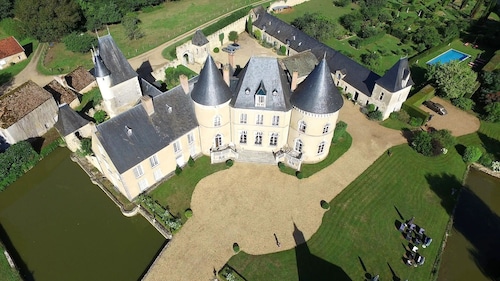 Chateau De Vauloge