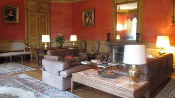 Sala de estar en el lobby