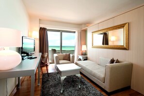 Suite superior | Caja fuerte, escritorio, cortinas opacas y tabla de planchar con plancha