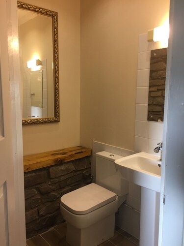 Hillview Cottage