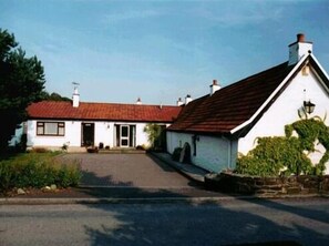 Exterior - Hillview Cottage (Stirling)