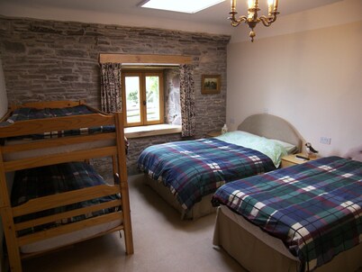 Hillview Cottage