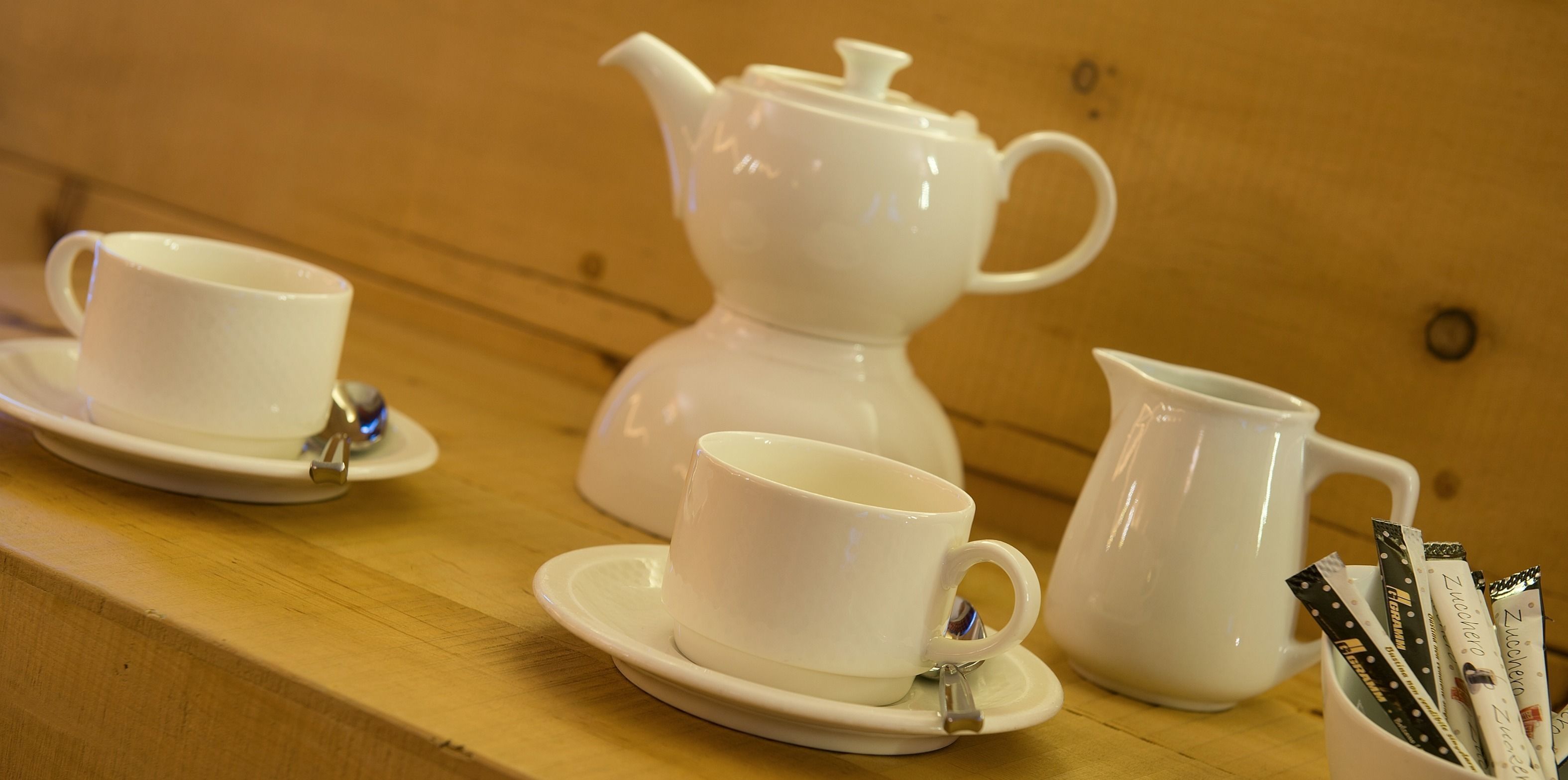 superior room, jetted tub, mountain view | room service – dining