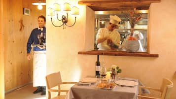 Servizio di colazione, pranzo, cena e brunch