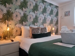 Individually decorated, individually furnished, iron/ironing board - The Ashleigh - Dog Friendly (Bournemouth)