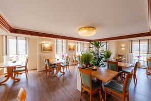 Dinner served, Regional cuisine - Hotel Leuchtfeuer (Wangerland)