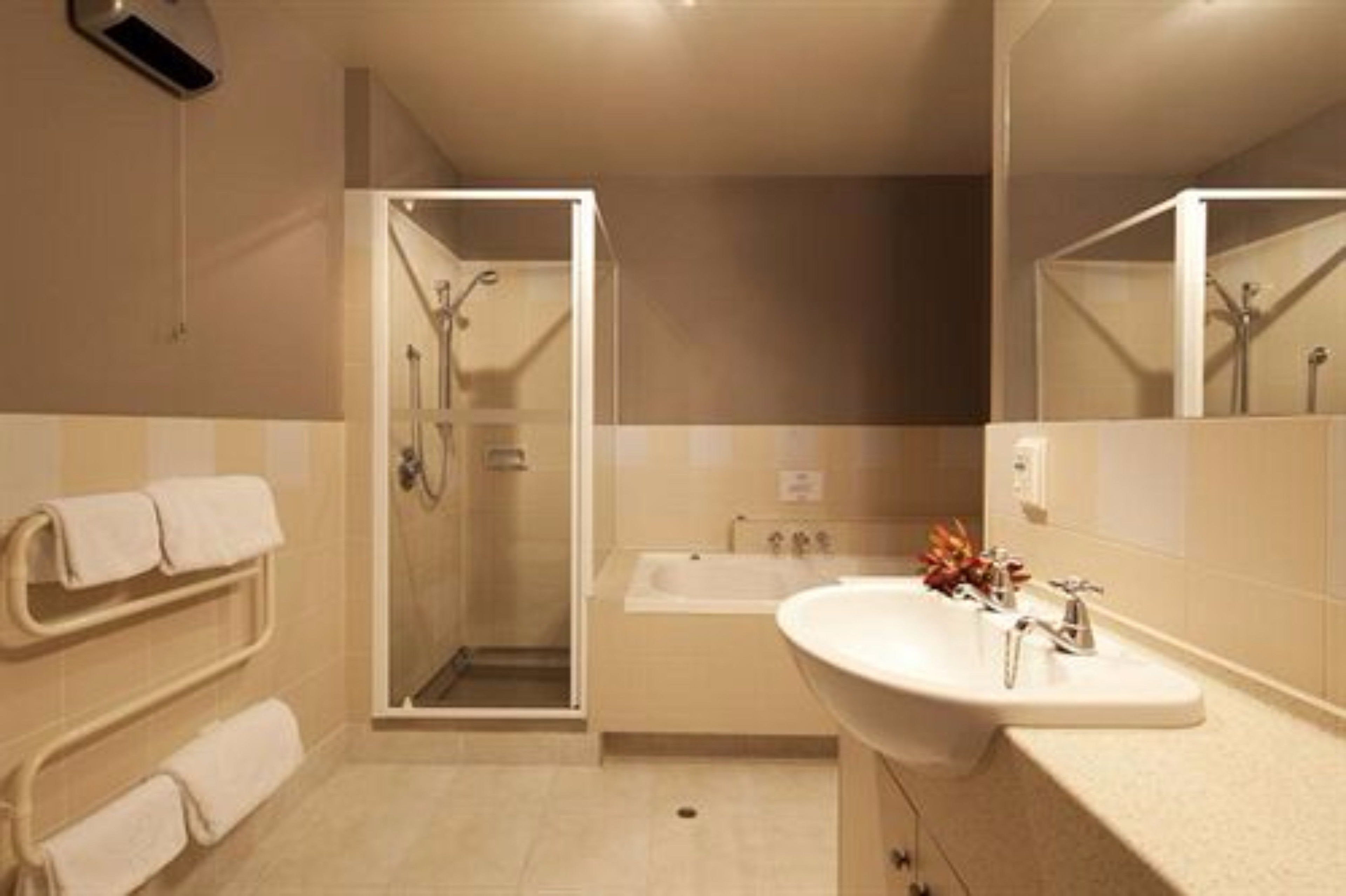 separate bathtub and shower, jetted bath, free toiletries, hair dryer