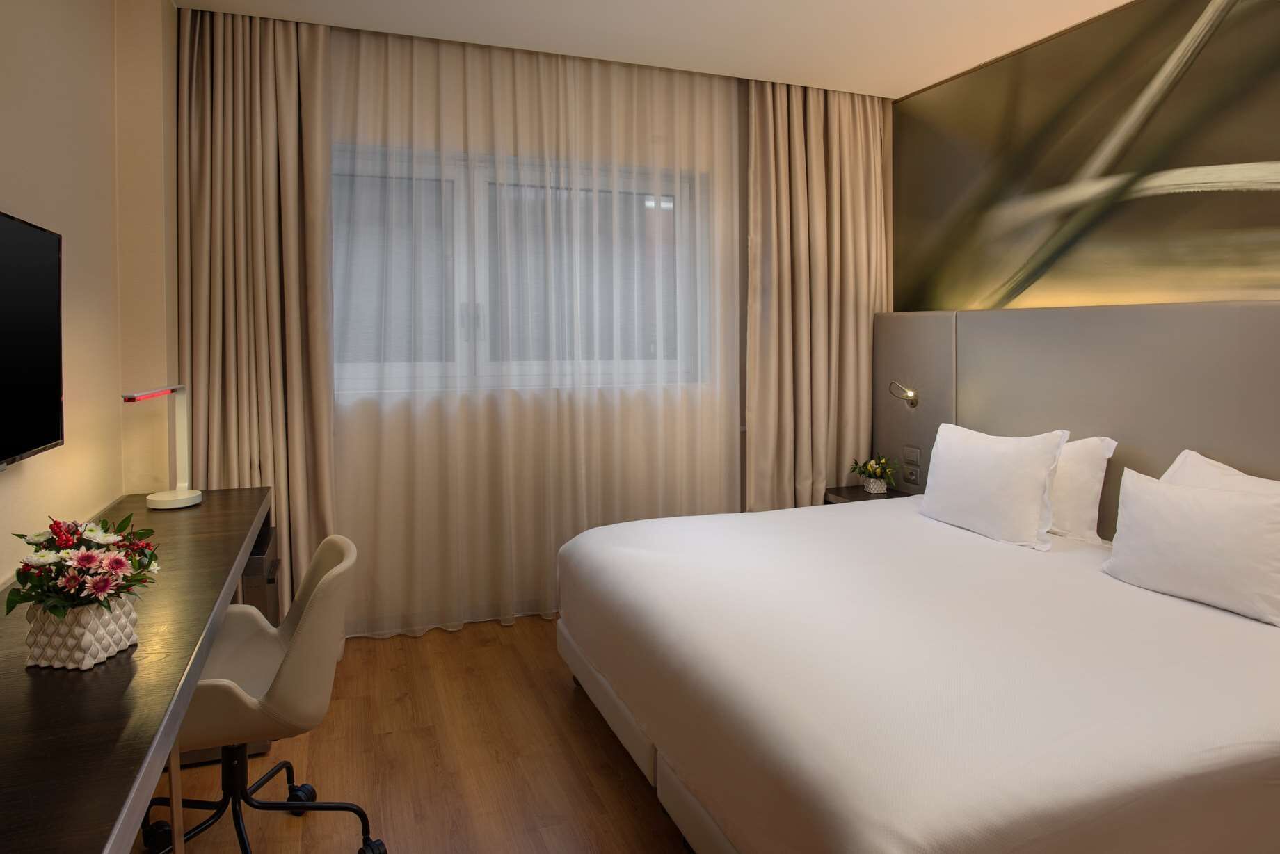 standard room | minibar, in-room safe, desk, blackout curtains