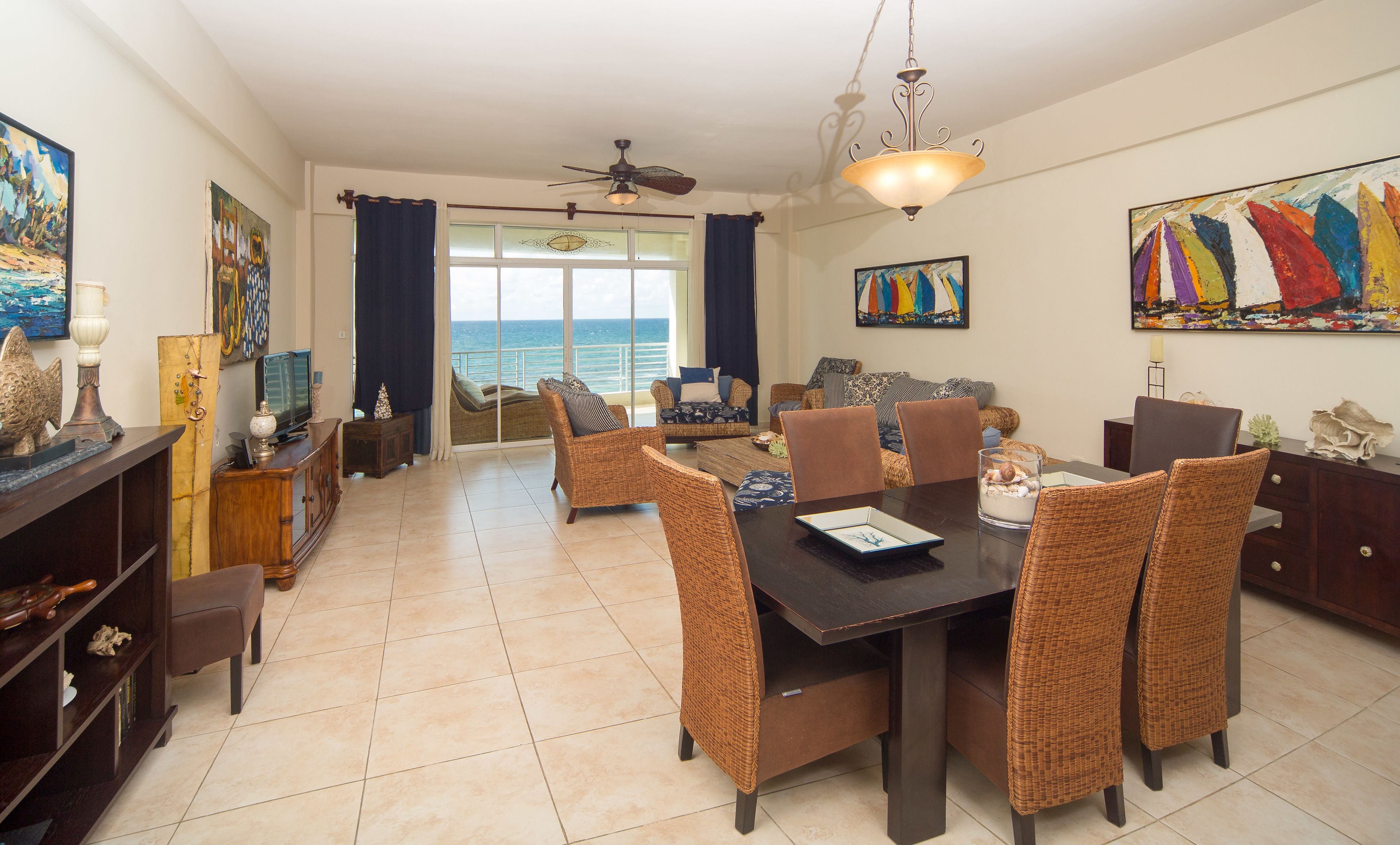 Beachfront 2 Bedroom Condo for 4 guests