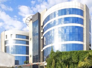 Exterior - Peninsula Grand Hotel (Mumbai)