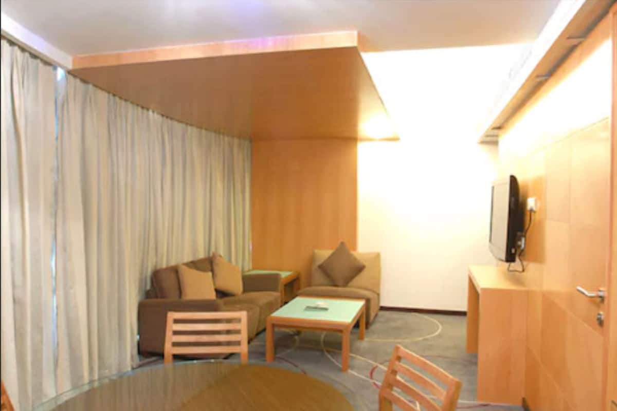 Minibar, in-room safe, desk, iron/ironing board