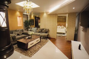 Presidential Room | Living area - Peninsula Grand Hotel (Mumbai)