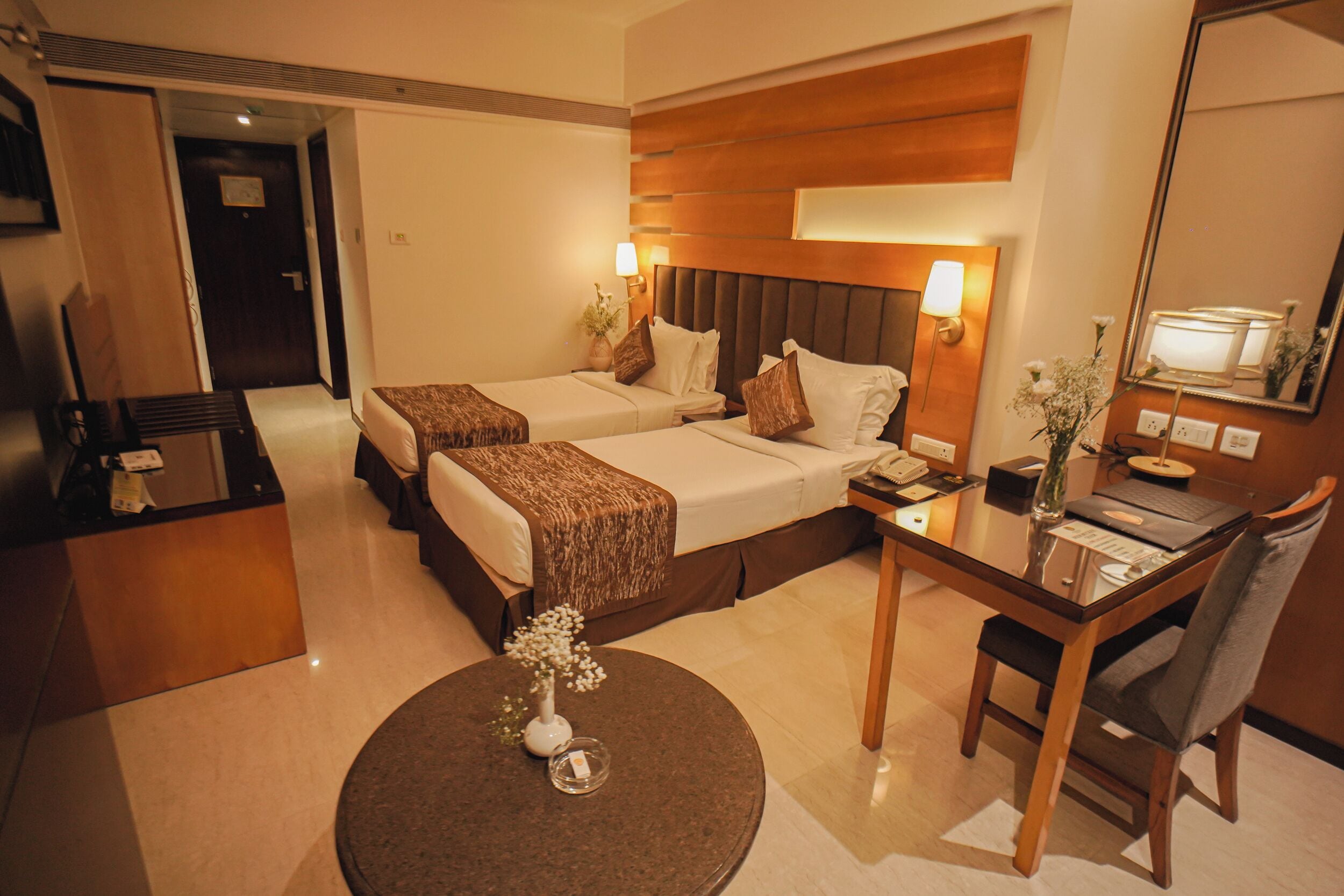 Minibar, in-room safe, desk, iron/ironing board