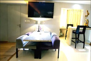 Platinum Suite | In-room dining