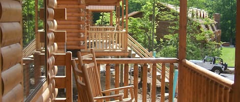 Deluxe-Ferienhütte, 2 Schlafzimmer, Whirlpool, Bergblick | Balkon